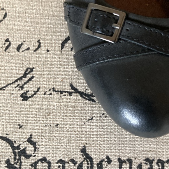 SALON SIX - Picture 2 of 3